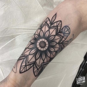 tatuaje_brazo_mandala_logiabarcelona_toni_dimoni